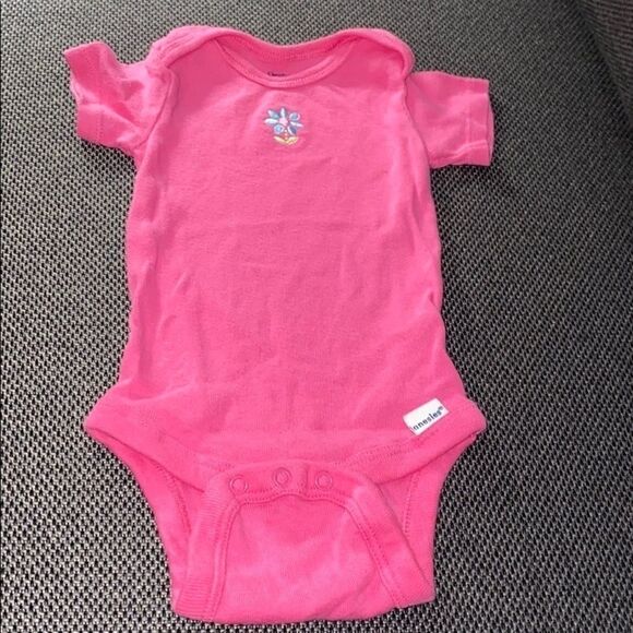 Gerber onesie   - Picture 1 of 3